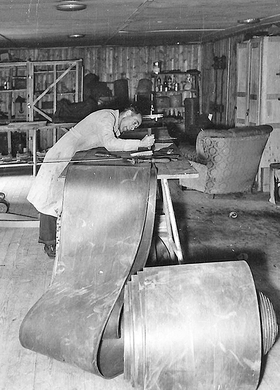 1931 Riemen-Fertigung ist Handarbeit